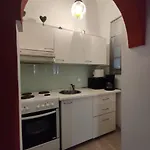 Cozy City Apartment - Sleeps 2