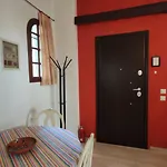 Cozy City Apartment - Sleeps 2